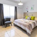 Casa Sol - Bright 3br Steps From The & Shops Apartament