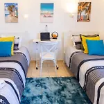 Casa Sol - Bright 3br Steps From The & Shops Apartament *