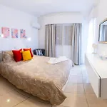 Casa Sol - Bright 3br Steps From The & Shops Apartament *