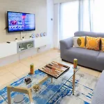 Casa Sol - Bright 3br Steps From The & Shops Apartament *