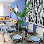 Casa Sol - Bright 3br Steps From The & Shops Apartament
