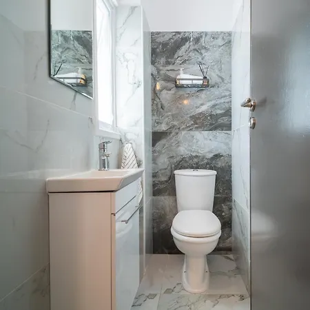 Casa Sol - Spacious 3br Steps From The 利马索尔