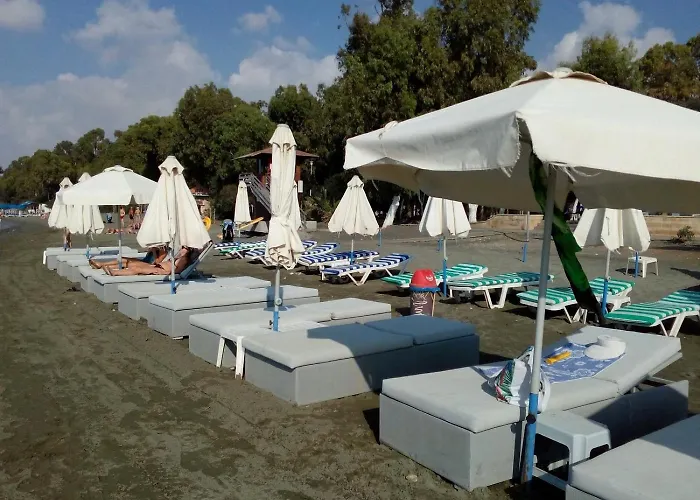 アパート Casa Sol - Spacious 3br Steps From The リマソール