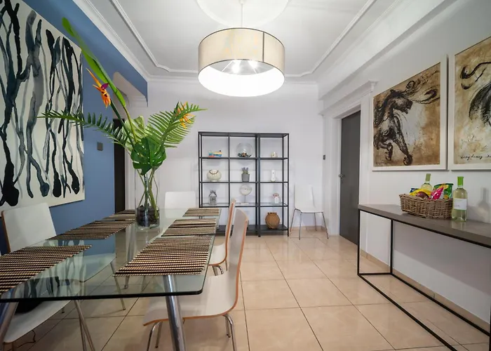 Casa Sol - Spacious 3br Steps From The アパート