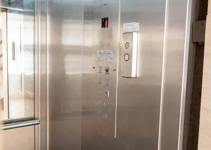 Casa Sol - Spacious 3br Steps From The アパート *