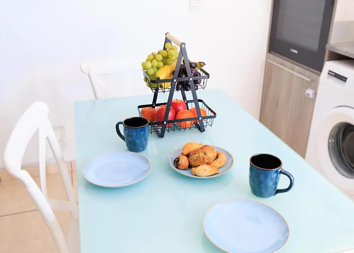 Casa Sol - Bright 3br Steps From The & Shops לימסול