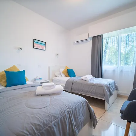 Casa Sol - Spacious 3br Steps From The Апартаменты Лимасол