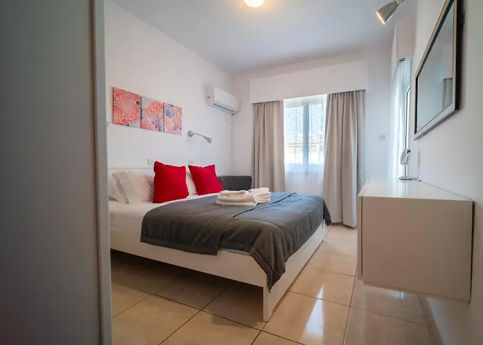 Casa Sol - Spacious 3br Steps From The * Limasol